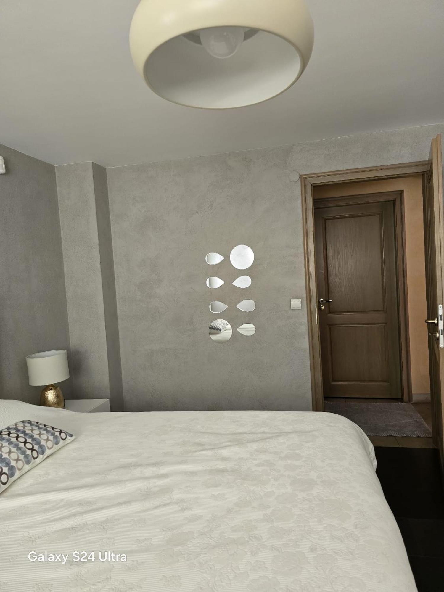 Chambre Privative Au Rez De Jardin Dans Villa Ла-Ванзено Экстерьер фото